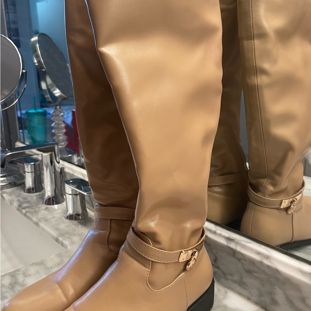 Stylish Tan Women's Boots